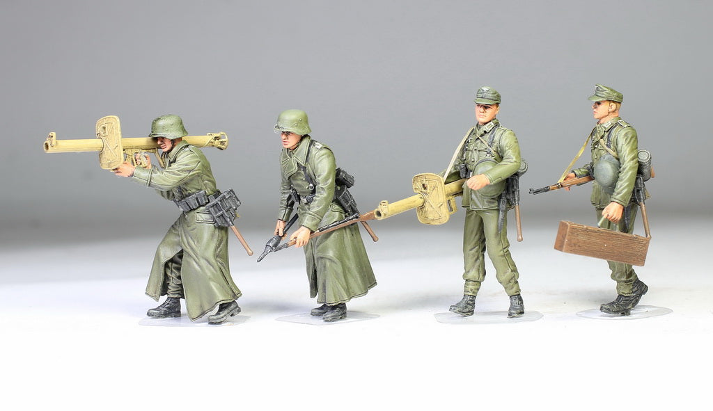 German Tank Hunters (4 Figures Set) ('39-'45 Series), 1/35 Scaled