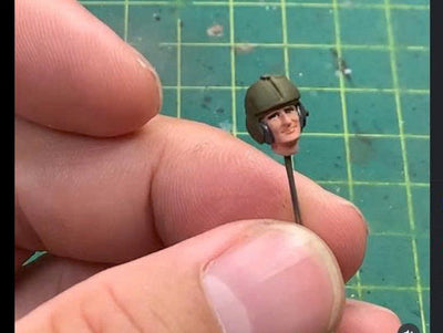 Short Tips – Fast Painting 1:35 Vietnam War Helicopter Pilots