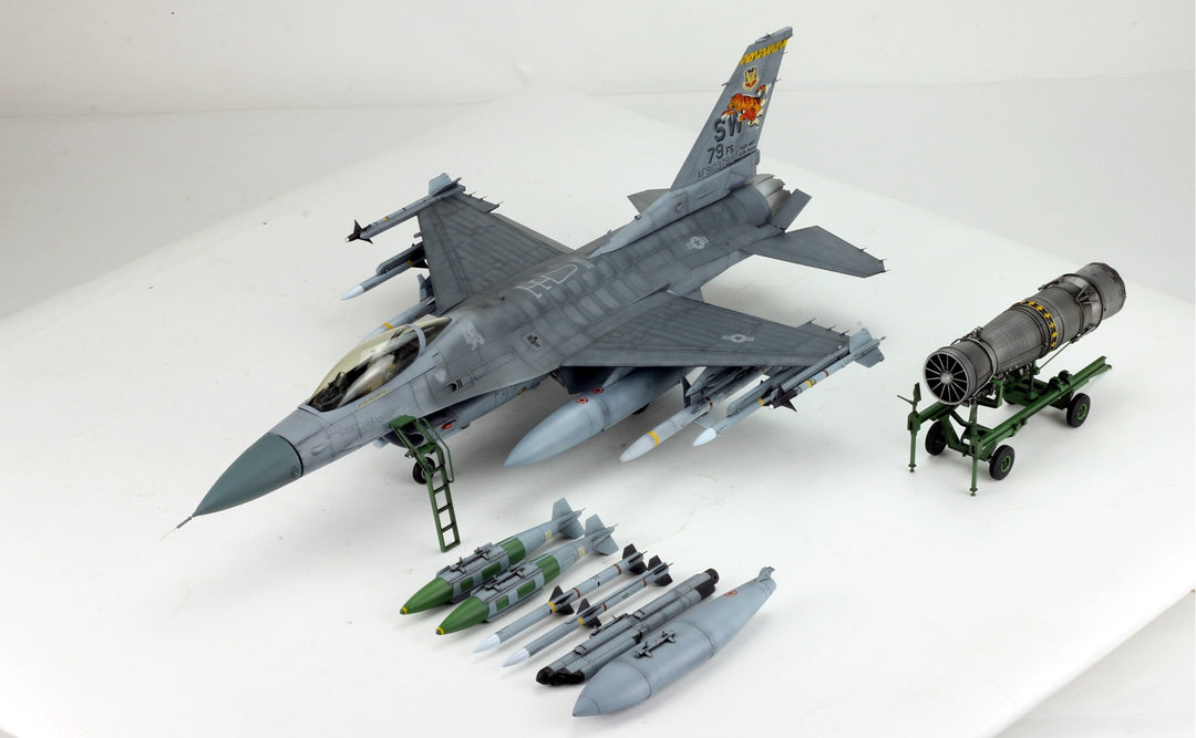 USAF F-16CJ Block 50 Viper (Fighting Falcon) /w Engine