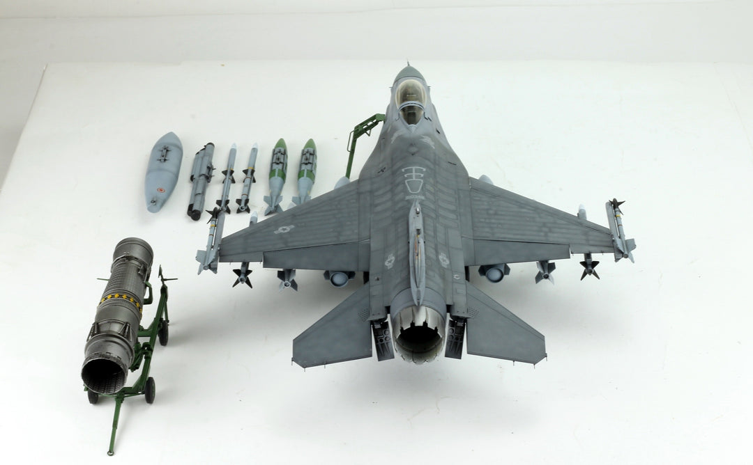 1/32 F-16CJ Viper – Tamiya 60315, Engine & Weapons – ProBuiltModel