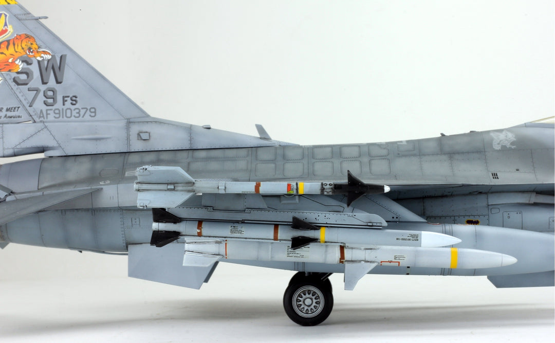 1/32 F-16CJ Viper – Tamiya 60315, Engine & Weapons – ProBuiltModel