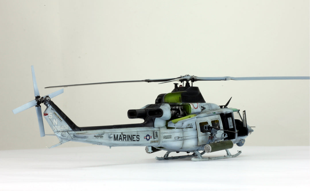 キティホーク 1/48 UH-1Y ヴェノム （完成品） PreOrder 1:48 ProBuilt UH-1Y Venom Helicopter Model | Kitty Hawk