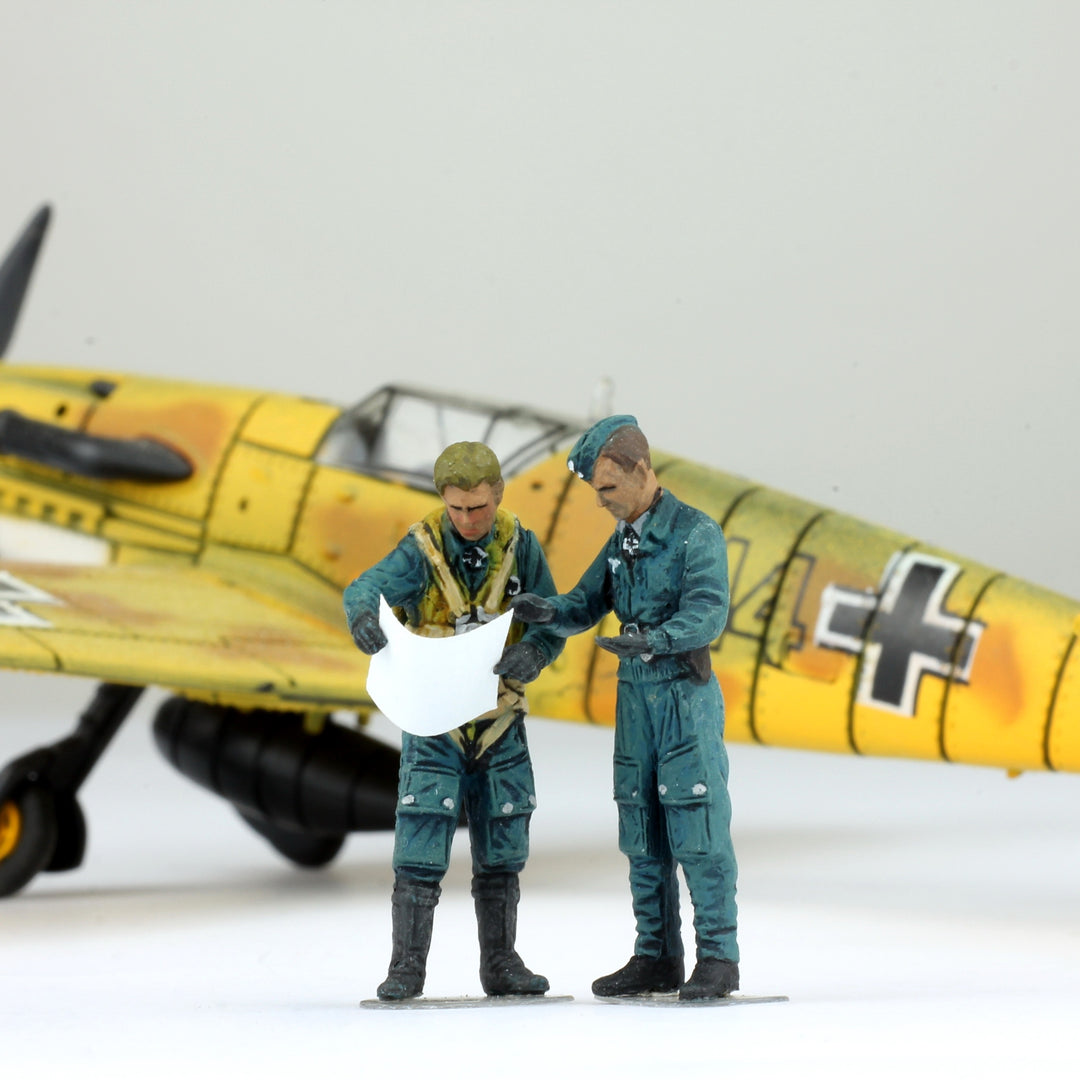 ProPainted Set 02 1:48 German Luftwaffe Fighter Pilots Reading Map