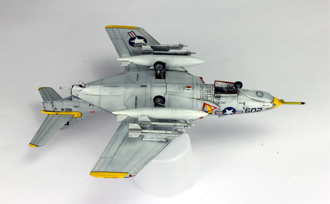 Bell UH-1C Iroquois Huey Gunship Helicopter - 1/48 - Vietnam War