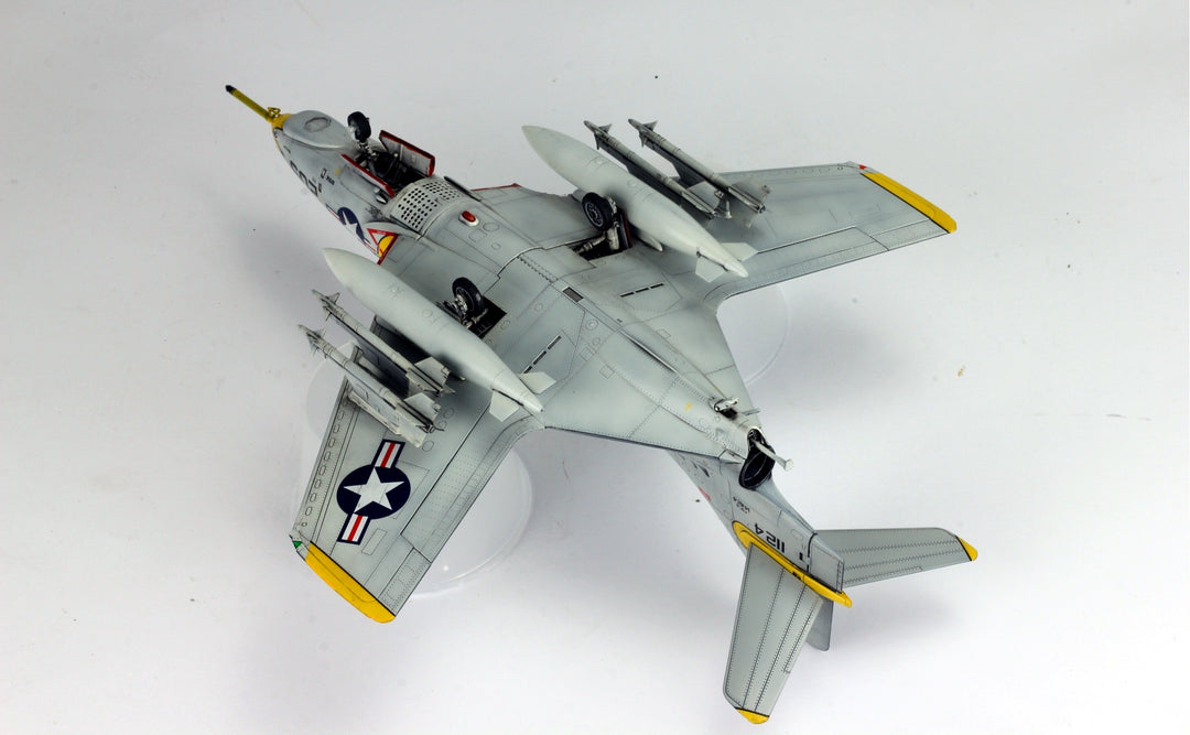 Bell UH-1C Iroquois Huey Gunship Helicopter - 1/48 - Vietnam War
