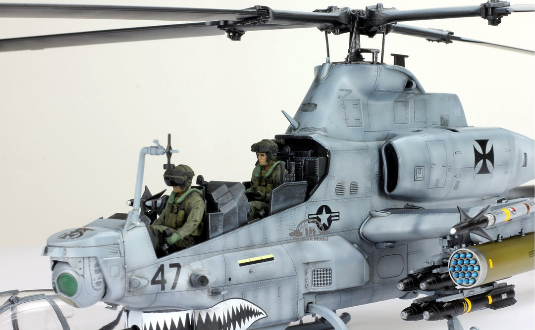 Pre-Order 1:35 Pro Built Model USMC AH-1Z Viper with 2 Pilots