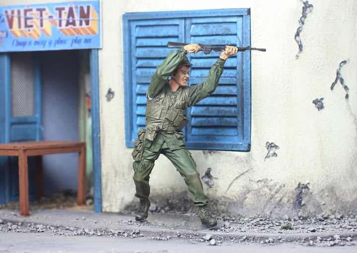 1/35 USMC Soldier in battle