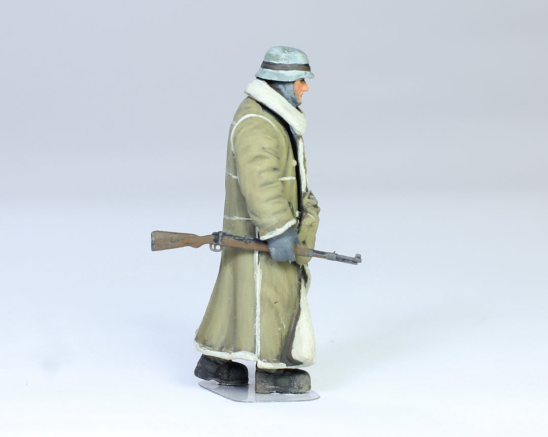 German Infantry in Wachtmantel Leningrad 1943, 1/35 Scaled Ratio