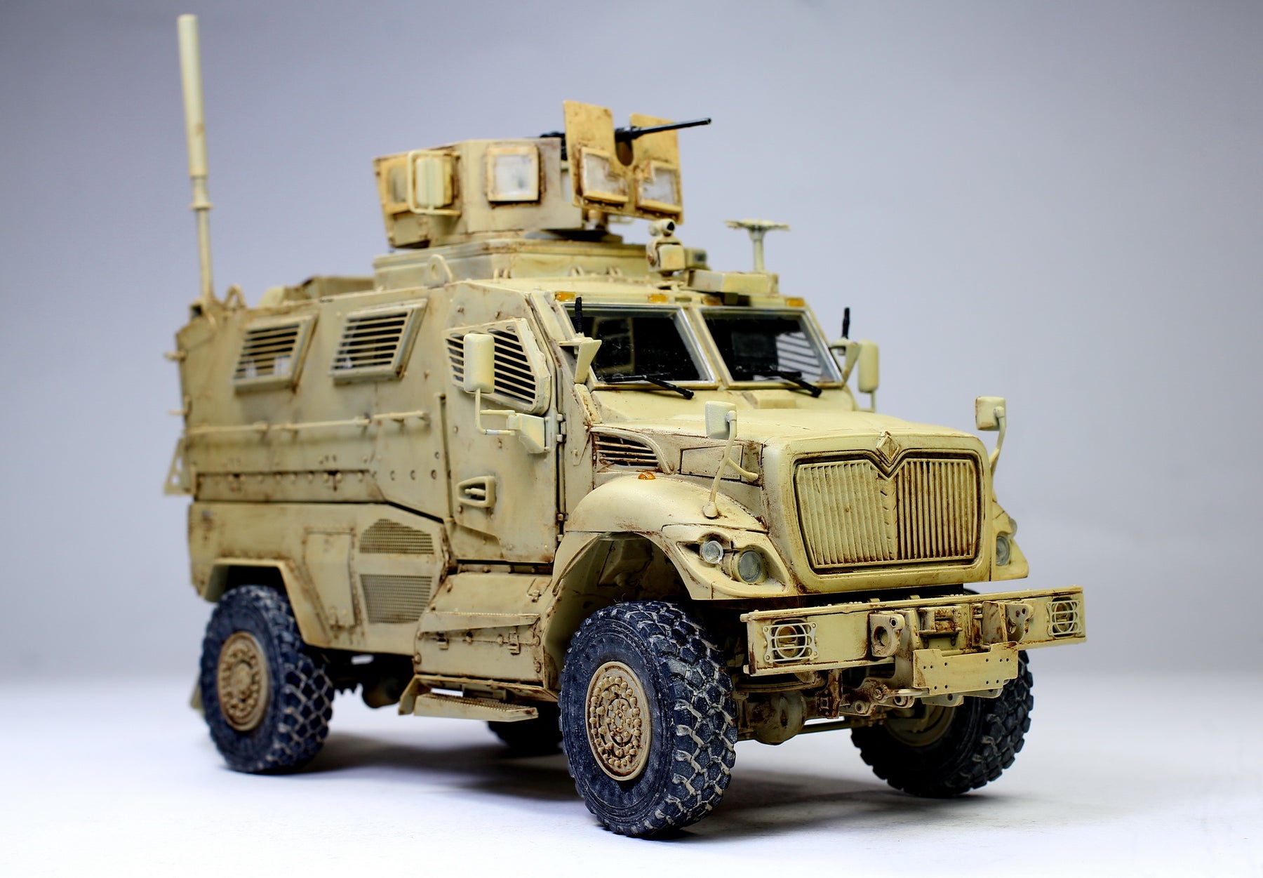 Cougar 4x4 MRAP Armoured Fighting Vehicle, 1/35 Scaled Ratio - Pro Built  Model